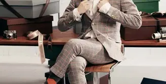 G Dragon, pentolan boyband Big Bang ini memang sudah terkenal dengan gaya yang super fashionable. Uniknya, gaya fesyen G Dragon memiliki ciri khas tersendiri dan tak ingin mengikuti gaya trend fesyen orang lain. (soompi/Bintang.com)