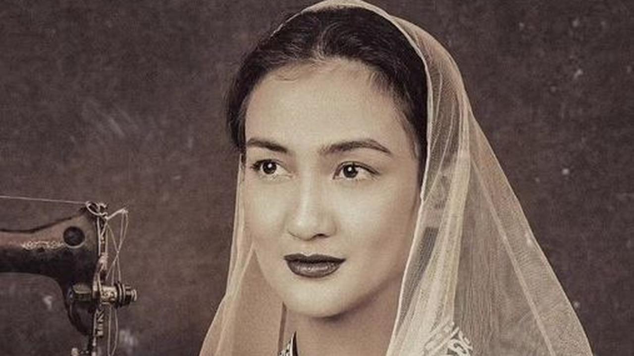 1. Atiqah Hasiholan