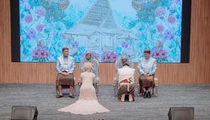 Putri dan Helmi, sepasang pengantin yang mengususng tema pernikahan di bioskop (dok. Safira Wedding Planner)