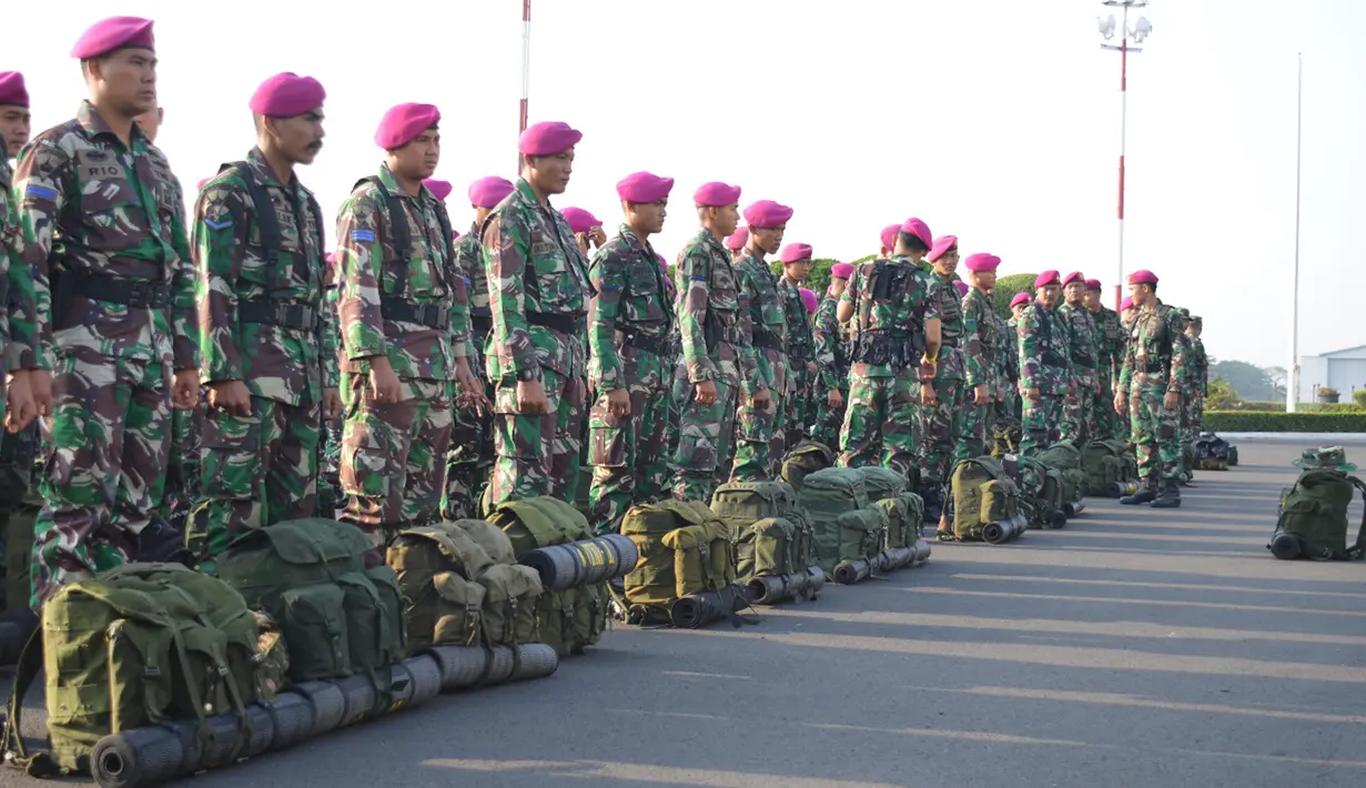Korps Marinir mengirim Satgas Pasukan Reaksi Cepat Penanggulangan Bencana (PRCPB) Marinir dari Lanud Halim Perdanakusuma, Jakarta, Senin (6/8). Sebanyak 200 personel ini akan membantu penanganan bencana gempa Lombok. (Liputan6.com/HO/Dispen Kormar)