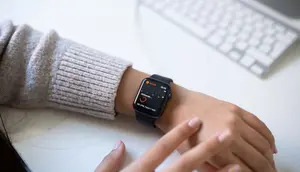 8 Ciri Orang yang Selalu Cek Detak Jantung di Smartwatch dan Artinya