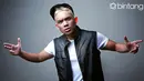 Artis asal Brunei Darussalam, Fakhrul Razi tahun ini menjalani lebaran di tiga negara. Brunei Darussalam, Malaysia dan Indoensia. Sejak rencana nikahnya dengan Rina Nose batal, ia banyak mendapat cibiran dari netizen. (Febio Hernanto/Bintang.com)
