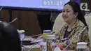 Ketua DPR Puan Maharani saat rapat konsultasi dengan Menteri Keuangan Sri Mulyani di Ruang Pansus B, Kompleks Parlemen, Jakarta, Senin (16/12). Rapat diikuti oleh Menteri Keuangan, pimpinan DPR, Komisi XI, Komisi VII, dan Banggar. (Liputan6.com/Johan Tallo)