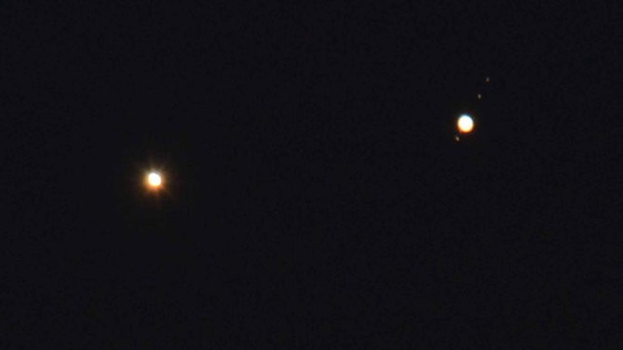 Venus dan Jupiter berdekatan
