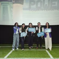 Rehidrasi menggunakan kombinasi elektrolit seperti POWERADE akan membantu tubuh mempertahankan keseimbangan internal. (Foto/dok: Coca Cola Indonesia)