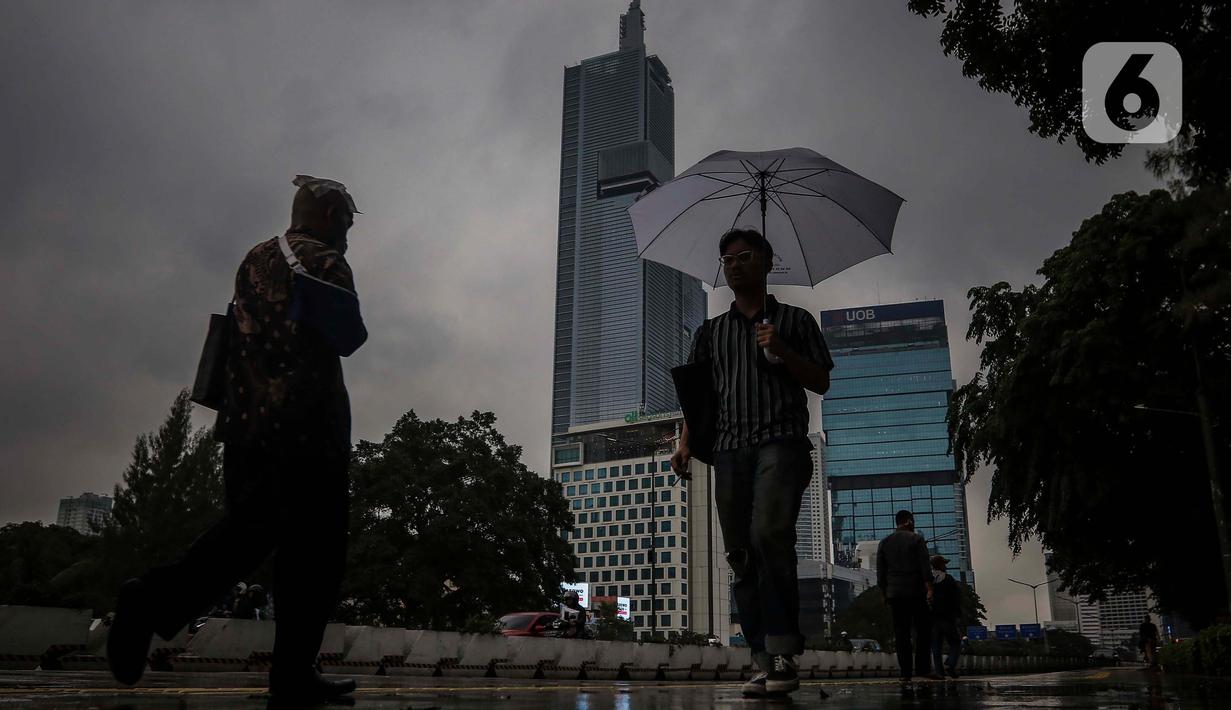 BMKG memprediksi hujan lebat juga berpotensi terjadi di Jabodetabek pada setiap malam sampai dini hari pada periode 3-10 Januari 2023. (Liputan6.com/Angga Yuniar)