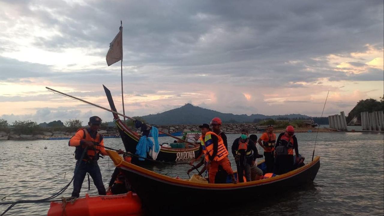 Total sudah empat mayat ditemukan di sekitar perairan Aceh Jaya sejak kemarin.<br>