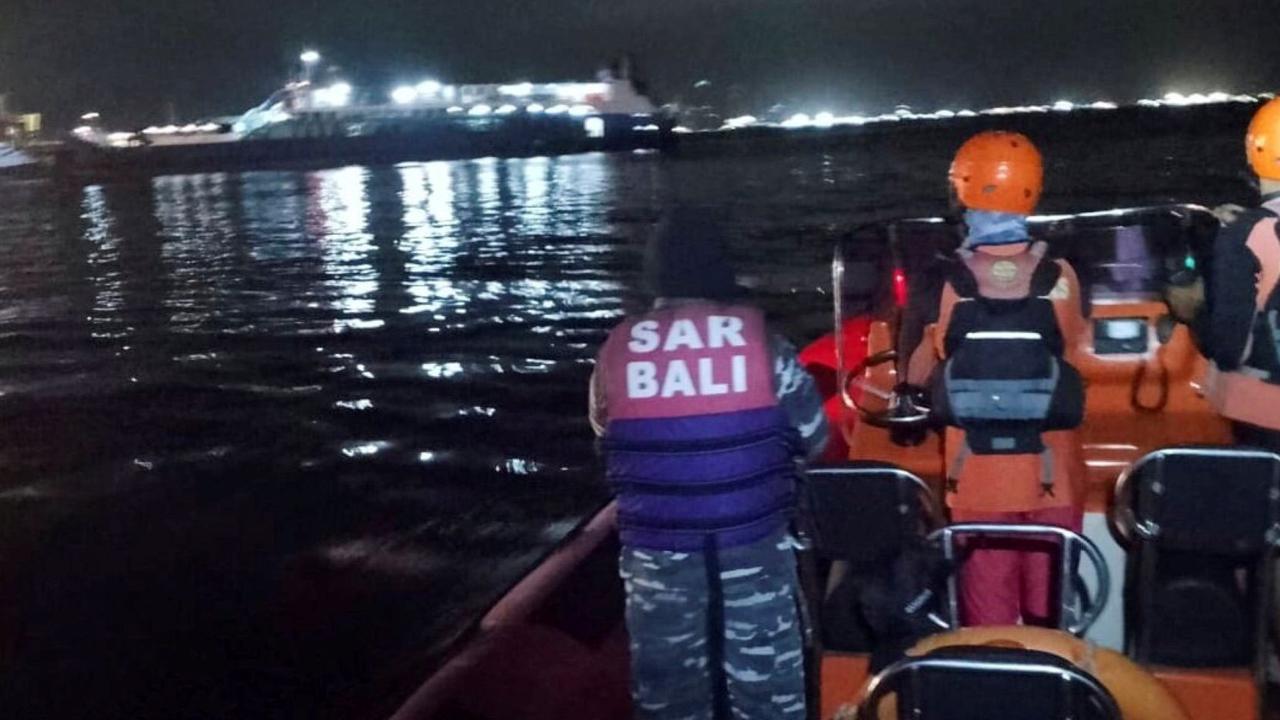 FOTO: Momen Kapal Tunu Pratama Jaya Tenggelam di Selat Bali, Ada Teriakan Minta Tolong