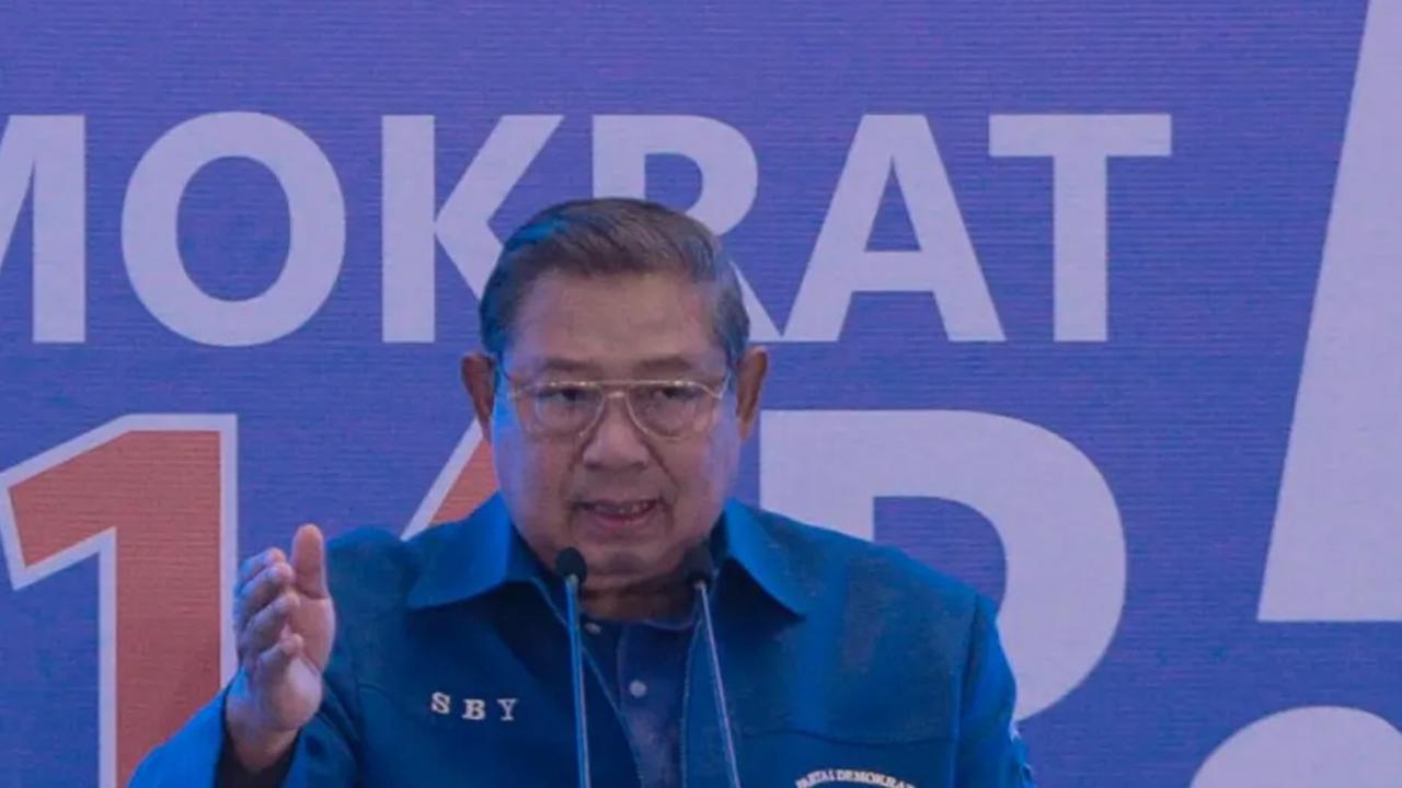 Dia sempat terpilih menjadi presiden selama 2 periode dan memerintah sejak 2004 hingga 2014.