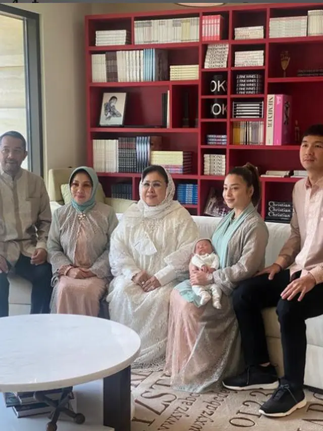 6 Momen Nikita Willy dan Suami Rayakan Lebaran 2022 di Amerika Serikat