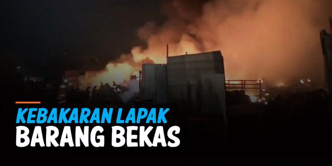 VIDEO: Kebakaran Lapak Barang Bekas