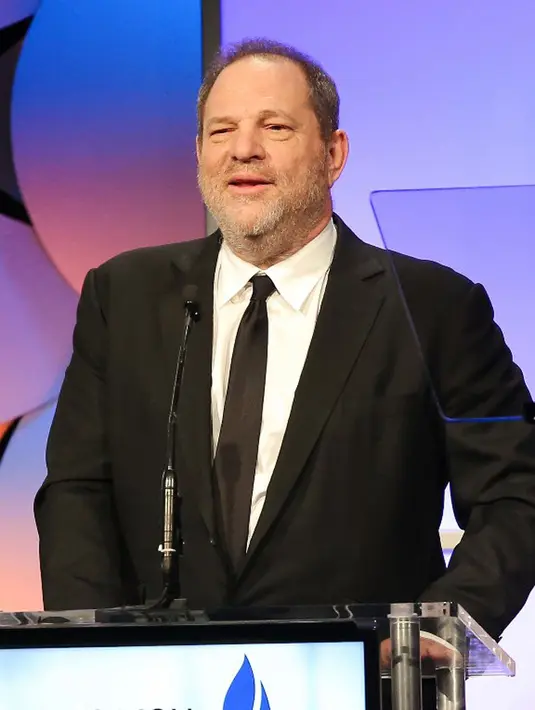 Akhirnya, pada pertemuan itu telah dibuat keputusan secara bulat bahwa jabatan Harvey di perusahaan itu telah resmi dicopot. Kala itu, Harvey sedang berada di Arizona untuk menjalani terapi. (AFP/Valery Hache)