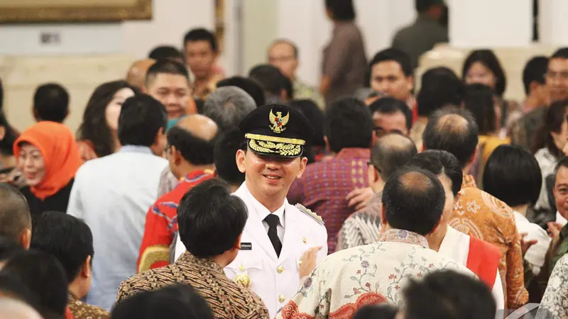 Senyum Ahok saat Dilantik Jadi Gubernur