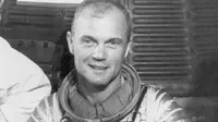 John Gleen manusia pertama yang berotasi putari bumi. (wikipedia)