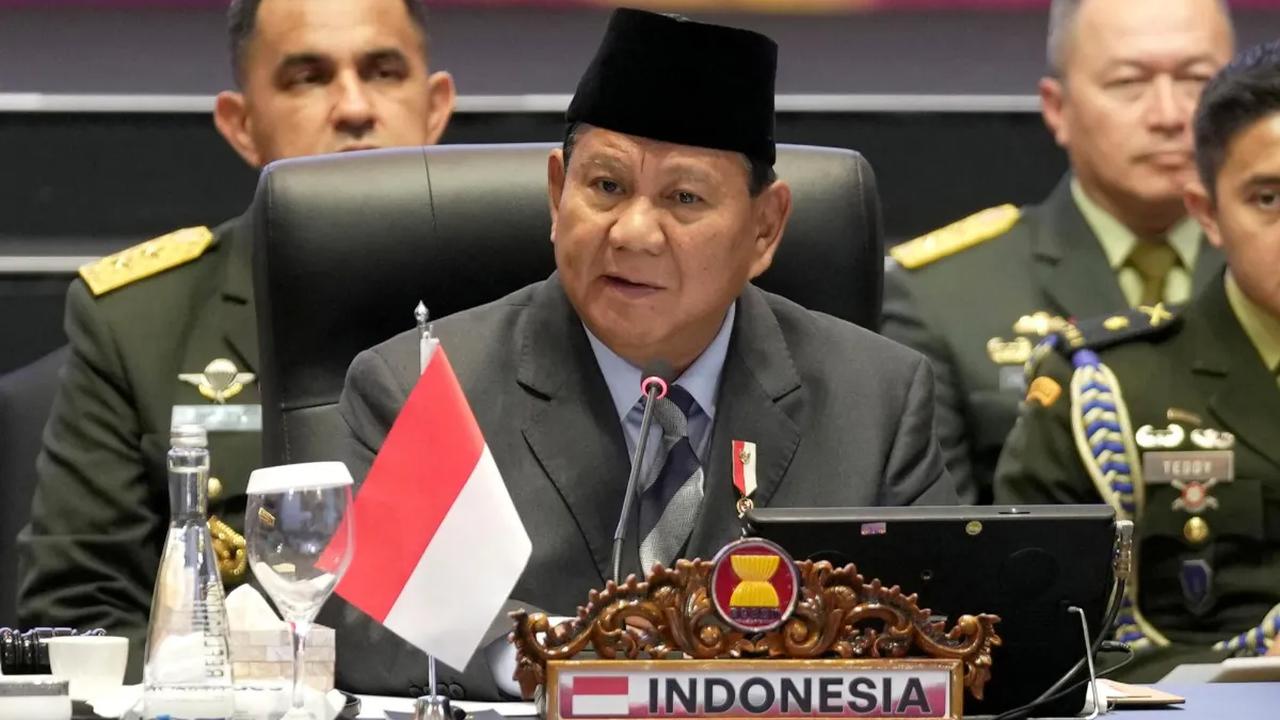 Ceritanya pun dilanjutkan dengan kisah para taruna yang nakal di Akmil.&nbsp;