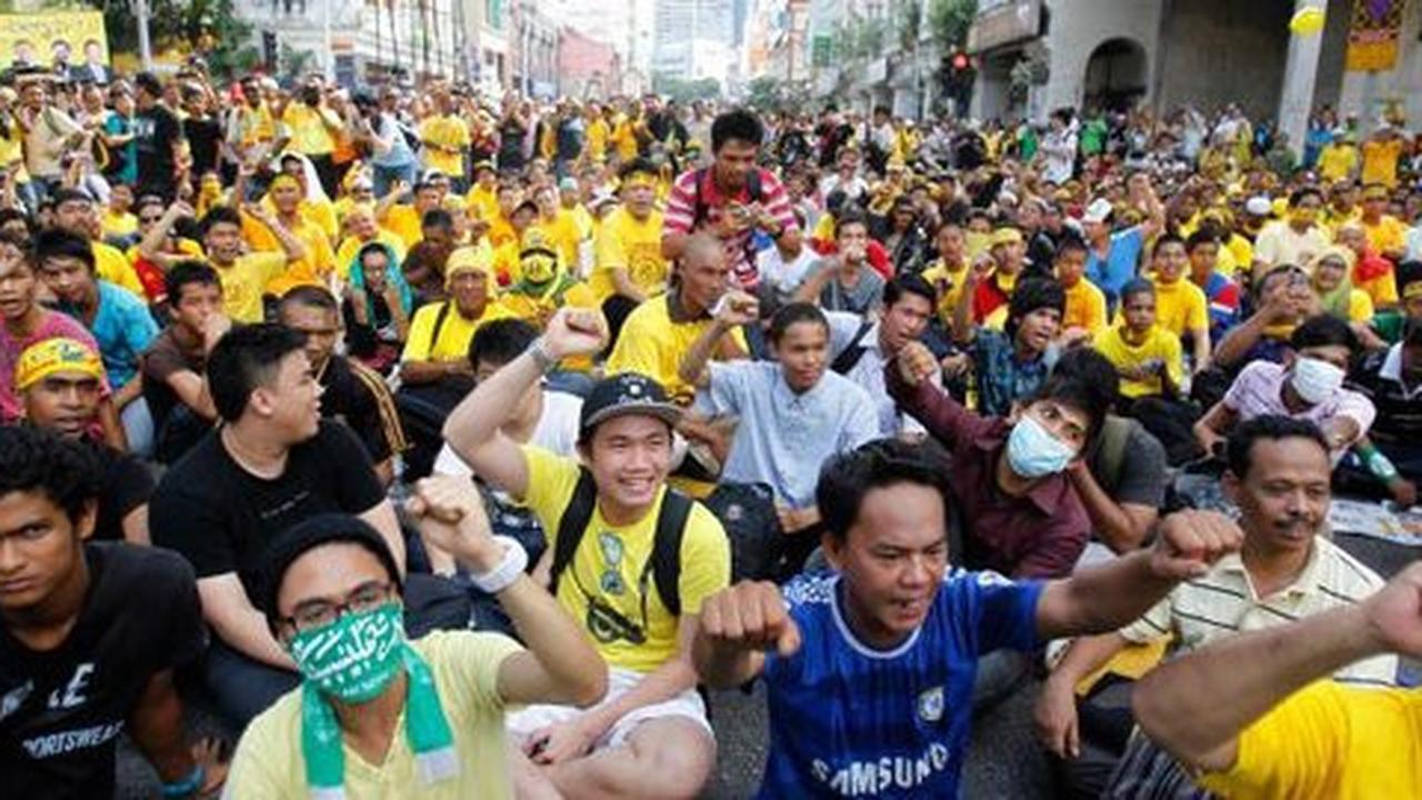 Ribuan orang berunjuk rasa serentak di Malaysia, desak Najib mundur