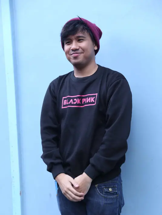 "Surprisingly, lapar sama hausnya nggak berasa, tapi lebih ke nahan nyinyir ya itu (susah), hahaha," ujar Joshua Suherman saat ditemui di kawasan Kapten Tendean, Jakarta Selatan, belum lama ini. (Nurwahyunan/Bintang.com)