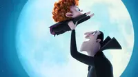 Dracula khawatir kalau ternyata cucunya yang setengah manusia tidak menunjukkan tanda-tanda sebagai vampir di trailer Hotel Transylvania 2.