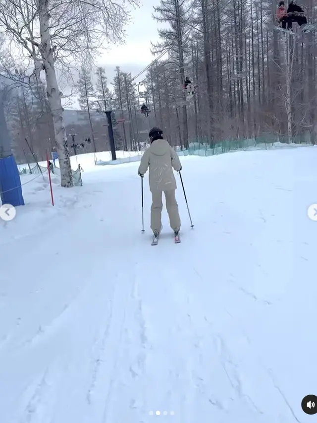 6 Potret Anggika Bolsterli Main Ski di Jepang saat Hamil 5 Bulan,