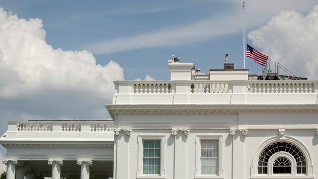 034319800 1564977130 White House Flag 6 - Beda Kebijakan Menhub dan Mendagri Bikin Masyarakat Bingung