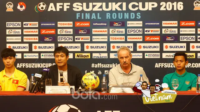 Nguyen Huu Thang dan Alfred Riedl