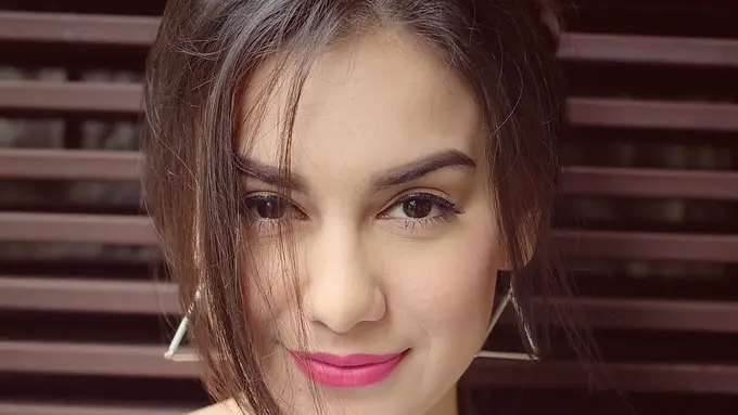 [Bintang] Seperti Boneka, Begini Dandanan Irish Bella yang Bikin Giorgino Abraham Mabuk Kepayang