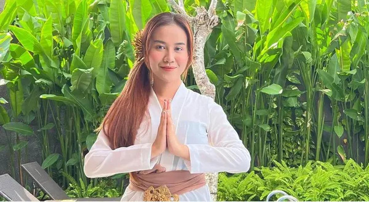 Resolusi Mayang Adik Vanessa Angel di 2025: Skripsi Selesai dan Job Melimpah