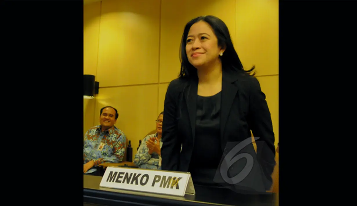 Menko Bidang Pembangunan Manusia Puan Maharani saat tiba di Gedung Parlemen, Senayan, Jakarta, Rabu (18/02/2015). Kedatangan Puan untuk memberikan penjelasan kepada DPD terkait kenaikan harga BBM (Liputan6.com/Andrian M Tunay)