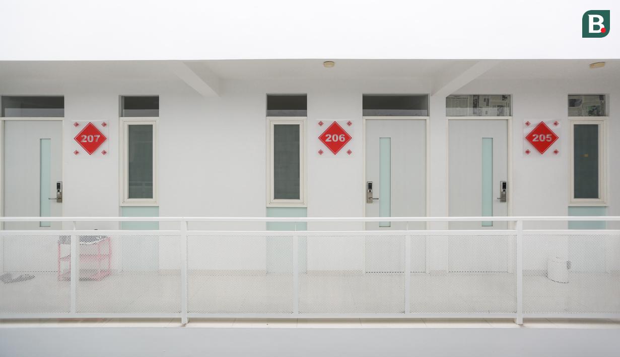 <p>Ruangan-ruangan kamar di mes Arema FC yang terletak di Lowokwaru, Kota Malang, Minggu (09/10/2022). (Bola.com/Bagaskara Lazuardi)</p>