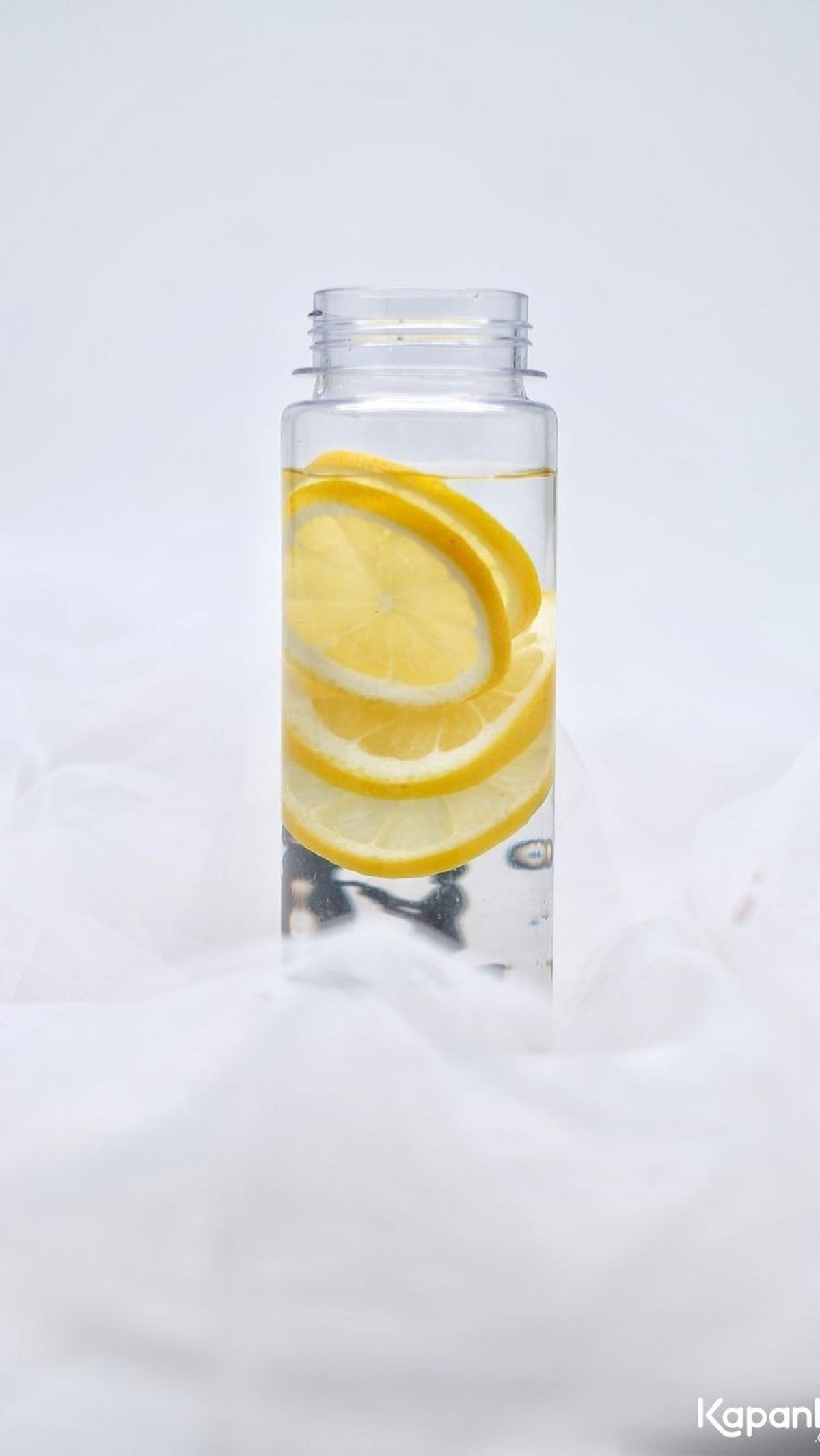 <b>5. Resep Infused Water Lemon</b><br>
