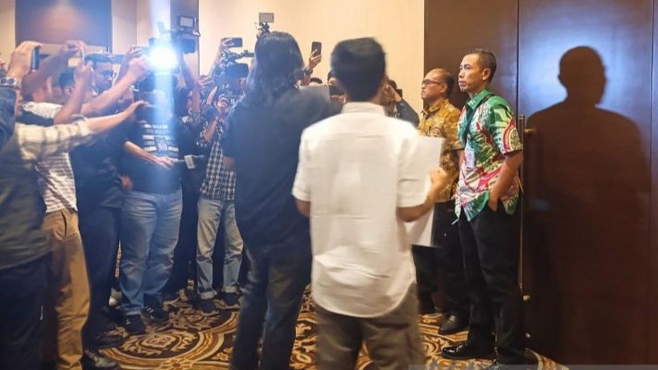 Rapat RUU TNI Digeruduk Masyarakat Sipil, Istana: Demokrasi Boleh tapi Jangan Kebablasan
