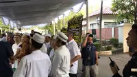 Warga Melayat ke Rumah BJ Habibie Sejak Kamis Pagi