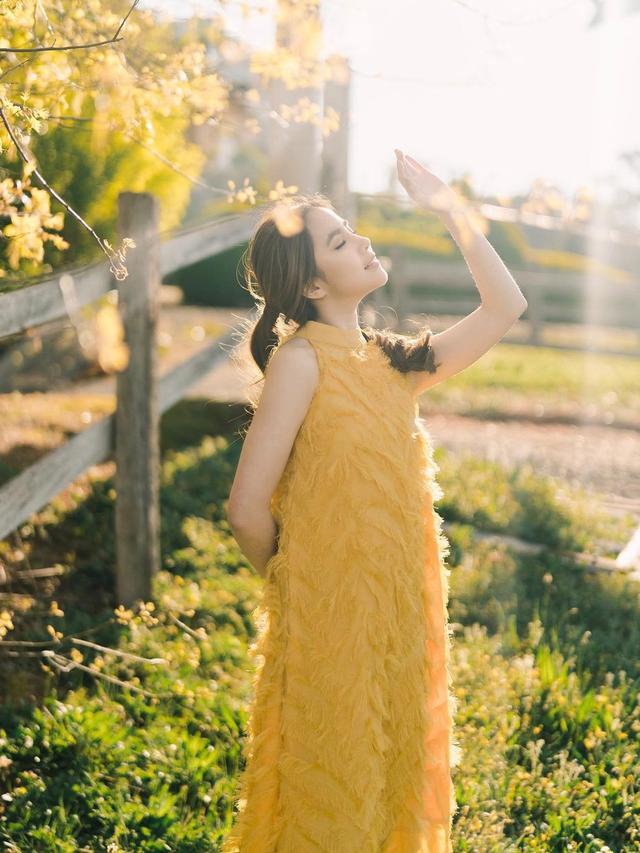 Gaya Pemotretan Agatha Chelsea Pakai Gaun, Bak Putri Bangsawan. (Sumber: Instagram/agatha_chelsea)