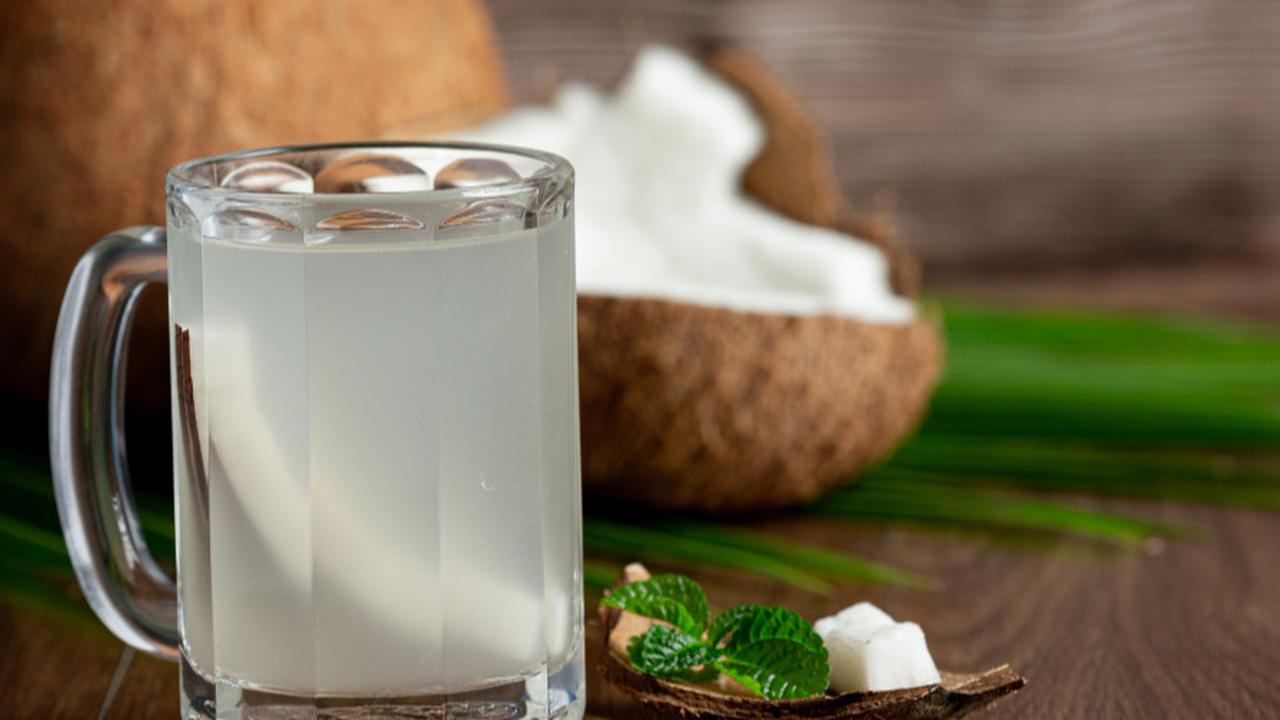 Manfaat Air Kelapa untuk Asam Urat: Solusi Alami yang Menyegarkan