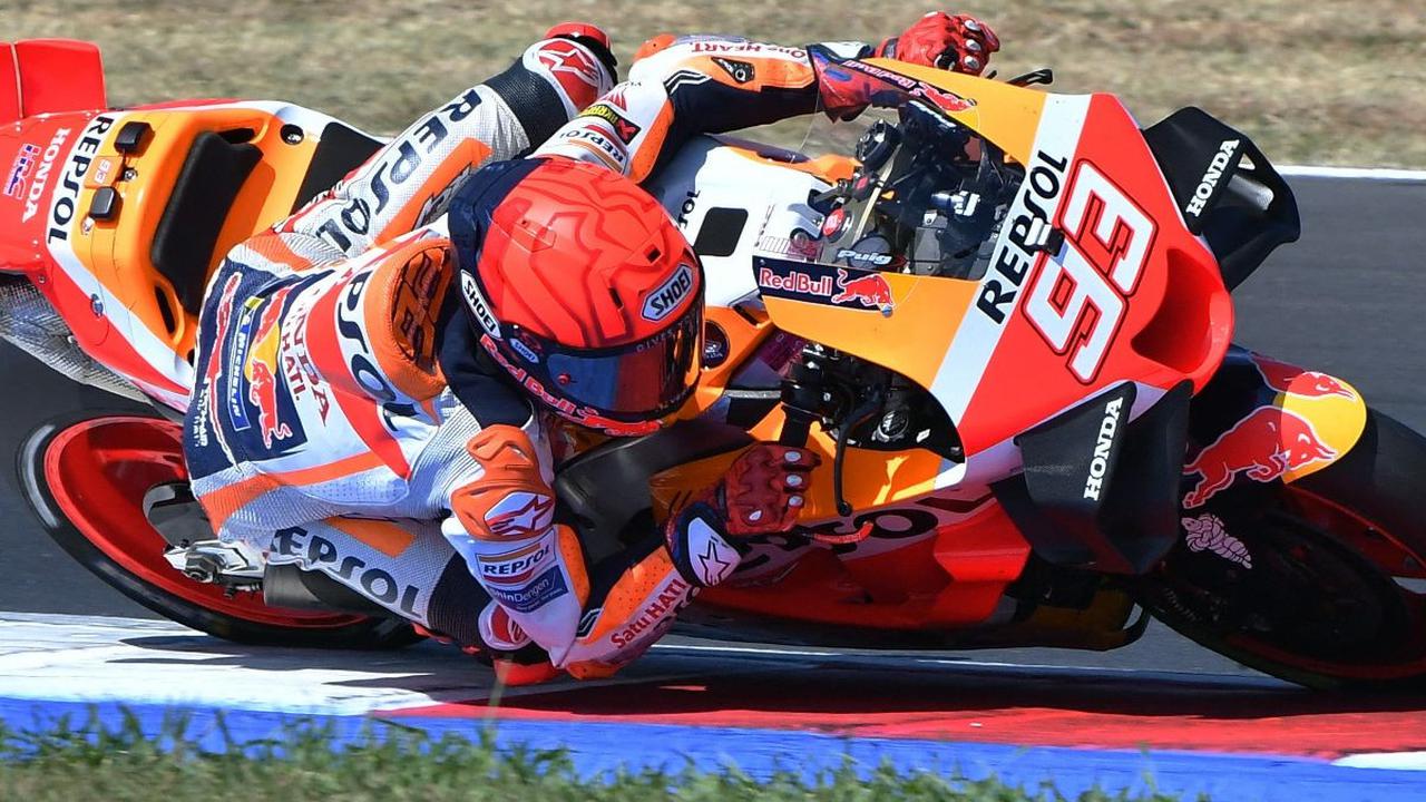 Dia berhasil memenuhi targetnya musim ini dalam main race MotoGP San Marino di Sirkuit Misano, Minggu (10/9/2023). <br><br>Untuk pertama kalinya pada 2023, rider Repsol Honda ini berhasil finis ketujuh di main race, usai secara mengejutkan memilih pakai b