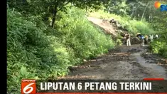 Akses jalan tertimbun material longsor, warga Nganjuk, Jawa Timur harus mencari jalan alternatif atau berputar sejauh 10 km.