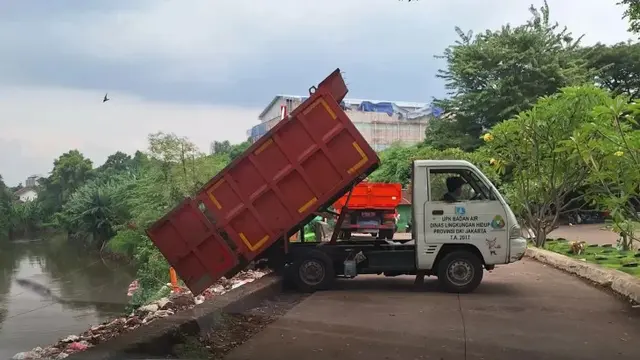 Dinas LH DKI memastikan tidak ada aktivitas pembuangan sampah ke Kali Pesanggrahan di kawasan TPU Tanah Kusir, Jakarta Selatan (Istimewa)