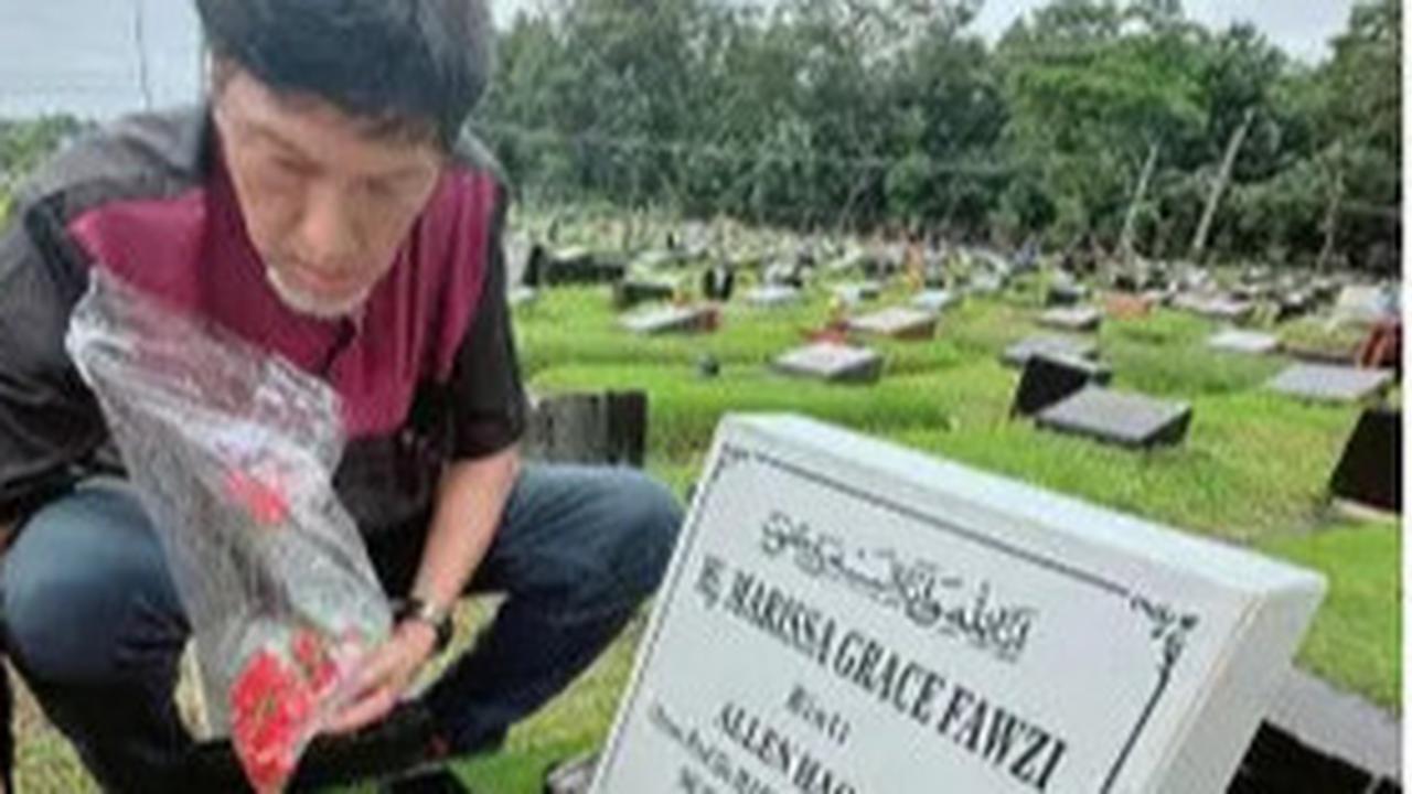 6 Potret Lebaran Ikang Fawzi Perdana Tanpa Kehadiran Marissa Haque, Sang Anak Bagikan Momen Hari Raya 2024 dan 2025