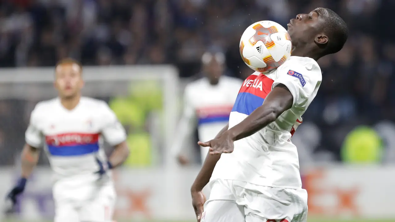 Lyon Hempaskan Everton