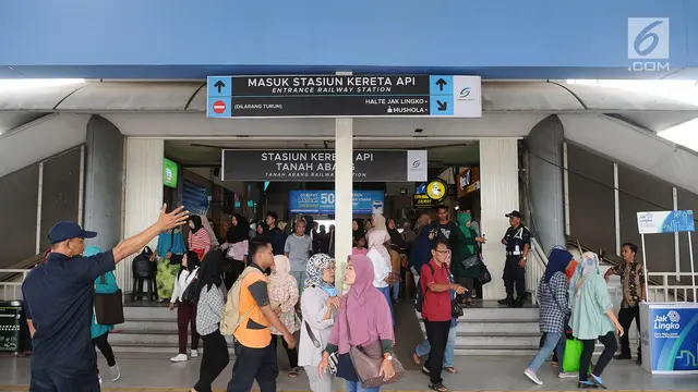 Mulai Hari Ini, Pejalan Kaki Dilarang Lewati Bawah Skybridge Tanah Abang