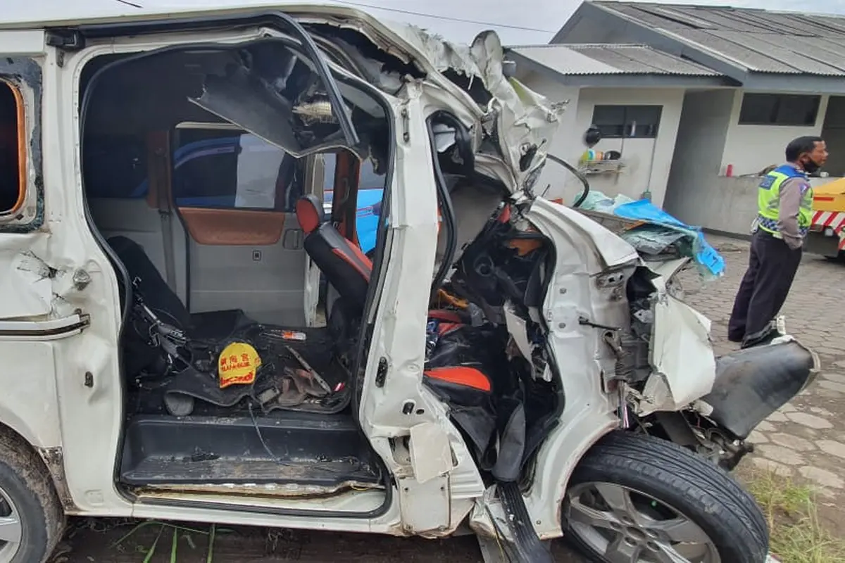 Jasa Raharja Serahkan Santunan 1x24 Jam Korban Kecelakaan Tol Purbalenyi