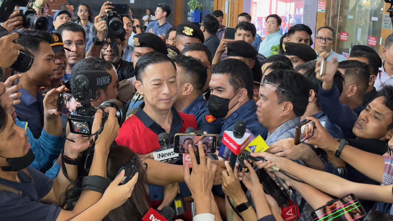 Ipad dan Macbook Disita, Tom Lembong Bakal Buat Pleidoi Tulis Tangan