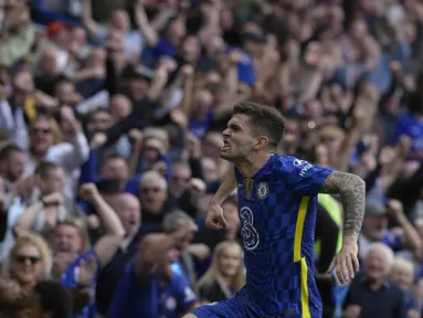 Gelandang Chelsea, Christian Pulisic melakukan selebrasi usai mencetak satu-satunya gol pada menit 90 ke gawang West Ham United pada pertandingan lanjutan Liga Inggris di Stamford Bridge di London, Minggu (24/4/2022). Chelsea memenangkan pertandingan atas West Ham 1-0. (AP Photo/Alastair Grant)