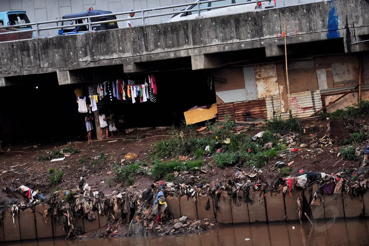 Nasib Warga Miskin di Kolong Jembatan Metropolitan