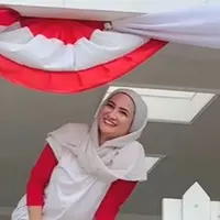 6 Potret Natalie Sarah Dekor Rumah Sendiri Jelang 17 Agustus, Penuh Semangat