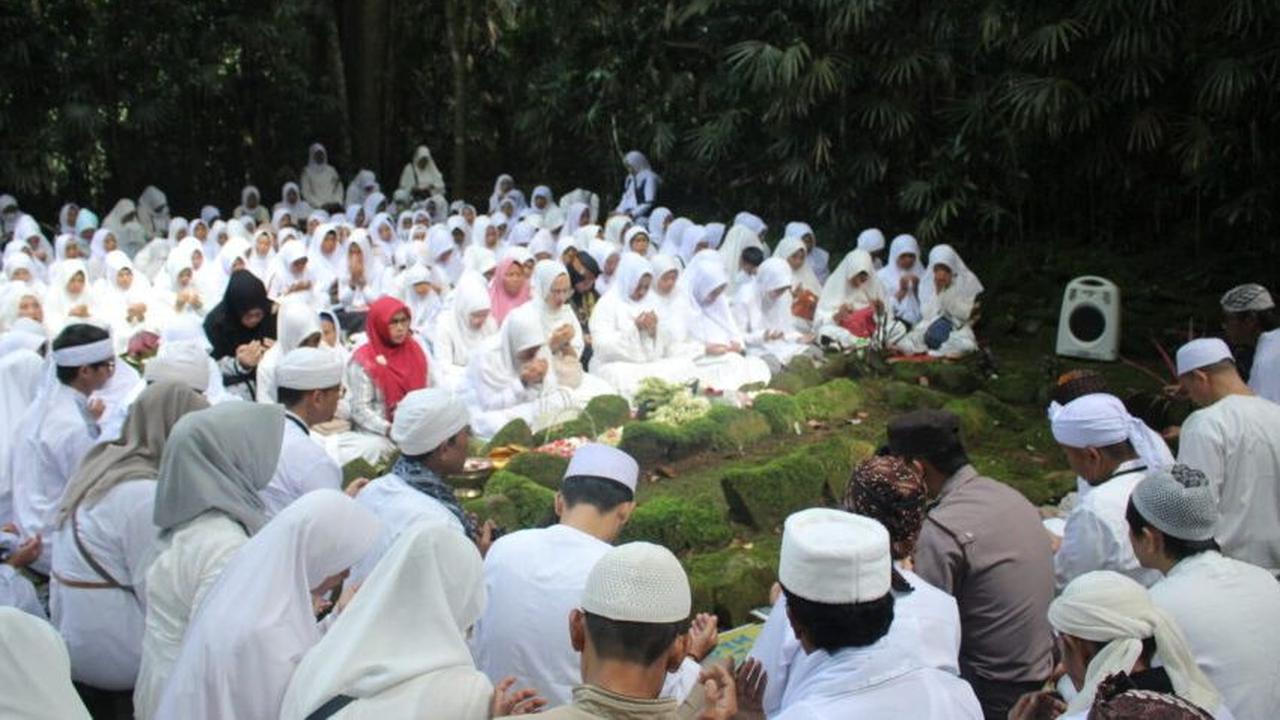 Menghias Kampung sampai Menyantap Nasi Kuning
