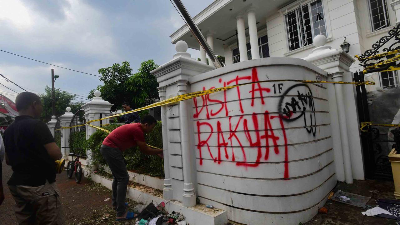 FOTO: Kondisi Rumah Uya Kuya Setelah Amukan Massa Tak Dikenal