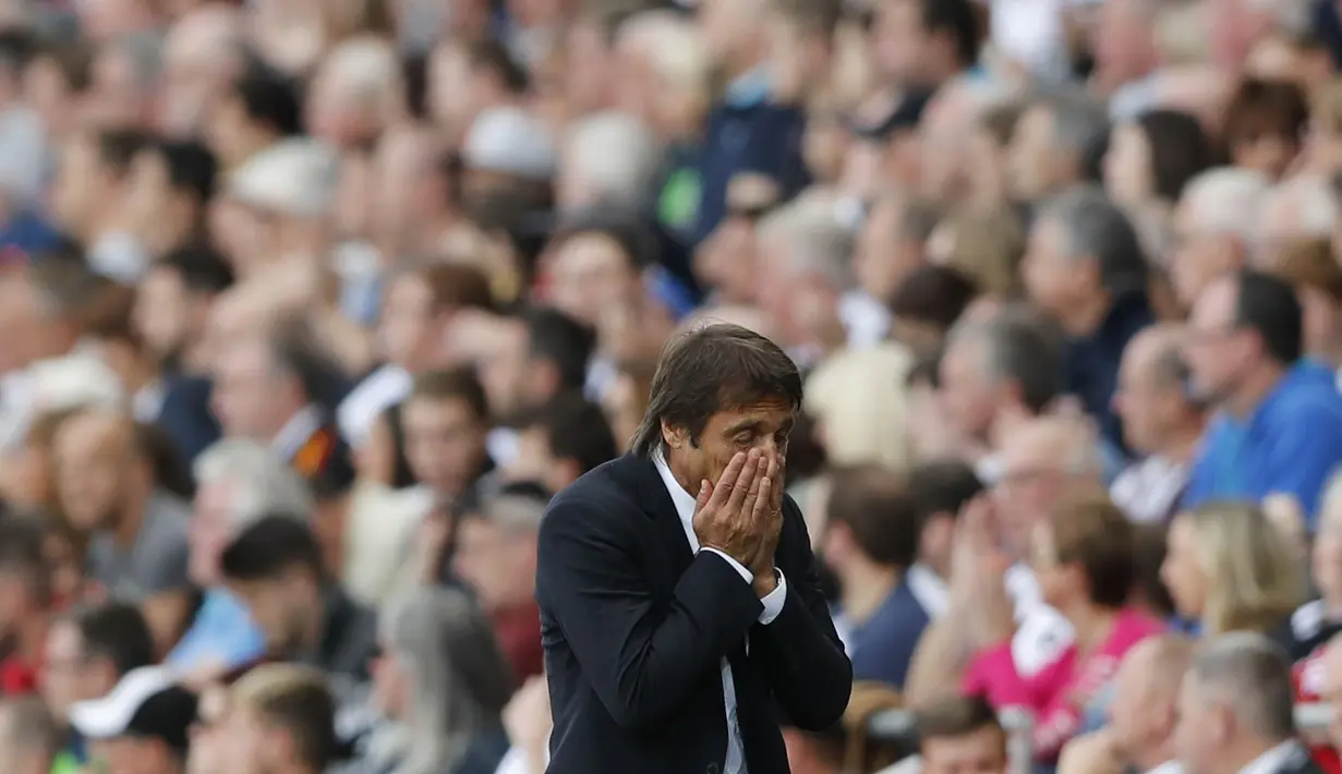 Ekspresi pelatih Chelsea, Antonio Conte usai laga melawan Swansea City  pada lanjutan Premier League di Liberty Stadium,(11/9/2016) WIB. Swansea tahan Imbang Chelsea 2-2. (Action Images via Reuters/Carl Recine)
