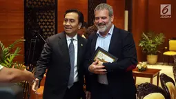 Pimpinan GKSB DPR-Parlemen Francis Effendi Simbolon dan Presiden Grup Persahabatan Francis-Indonesia dari Majelis Nasional Francis Raphael Gerard saat melakukan pertemuan “Friendly Talk”, Jakarta, Rabu (31/10). (Liputan6.com/Johan Tallo)