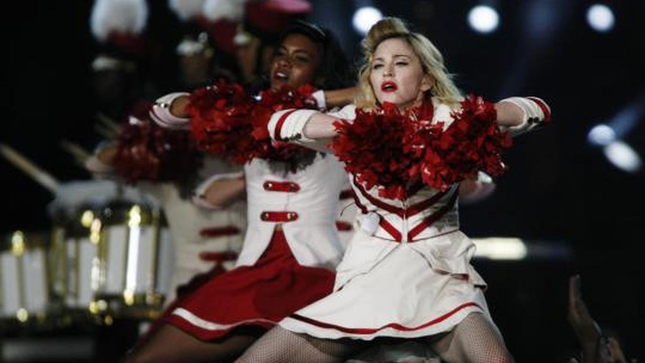 Aksi Madonna tampil energik di panggung